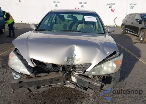 2003 Toyota Camry Le z USA, uszkodzony, nr VIN 4T1BE32K93U765386